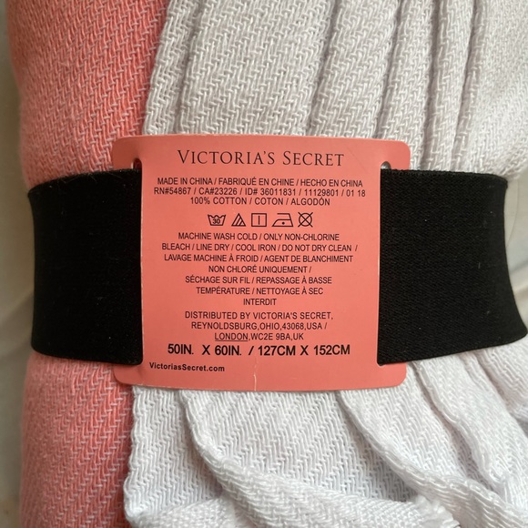 Awesome NWT Victoria Secret Blanket - Picture 4 of 6